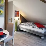 Nordsee Im Kuenstlerhaus Bei Husum - Keine Monteure Arbeiter *